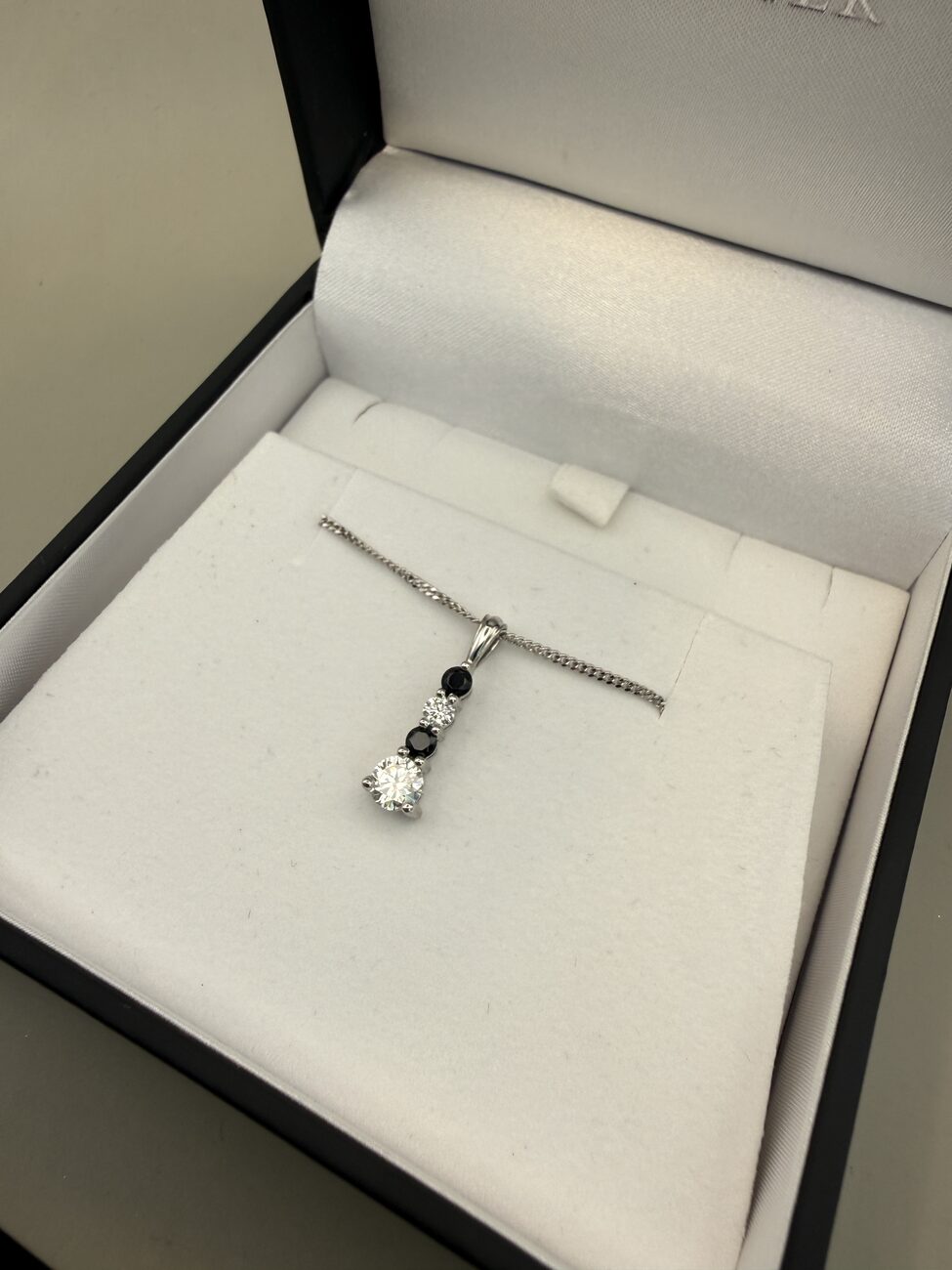 White-gold diamond pendant