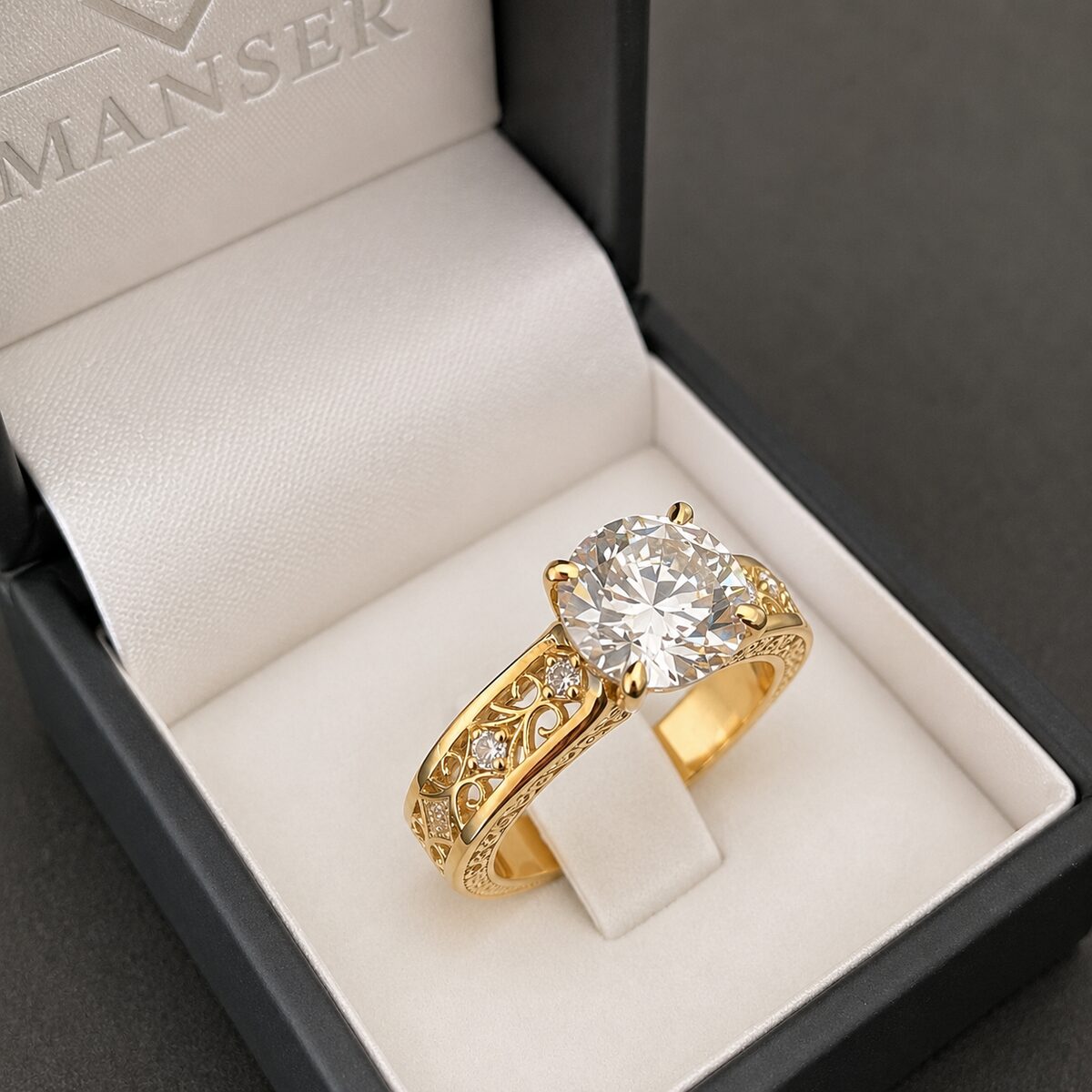 Solitaire with filigree band, yellow gold