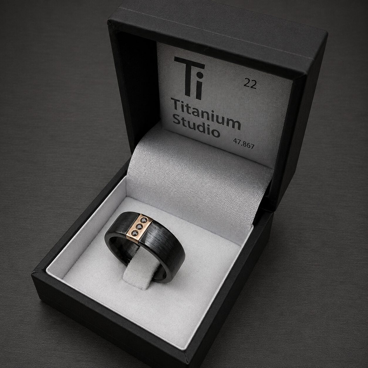 Three-stone diamond band