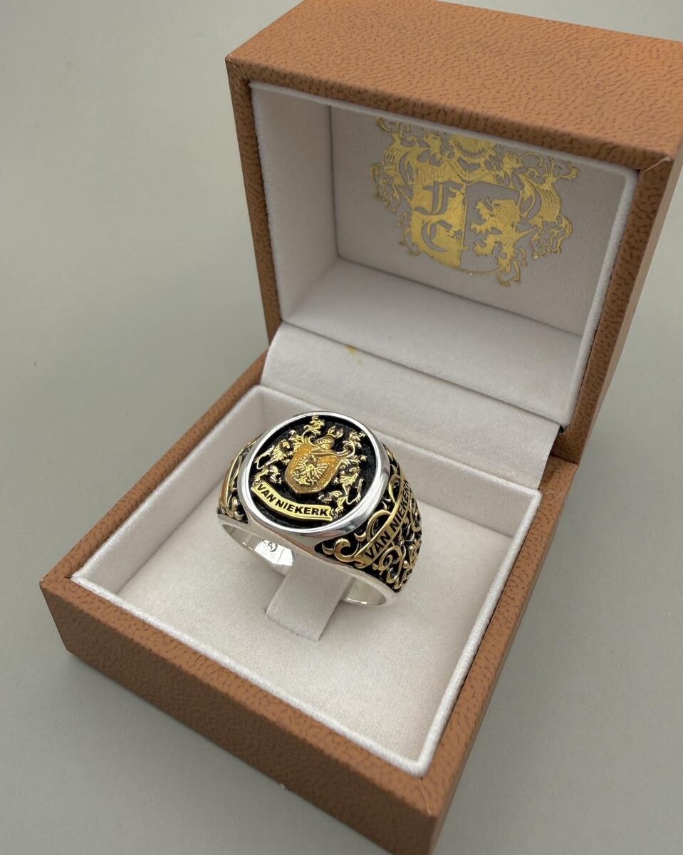 Van Niekerk crest ring, silver & gold