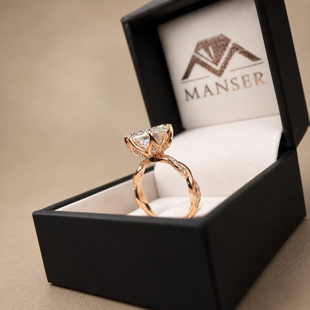 Tulip collet solitaire, rose gold