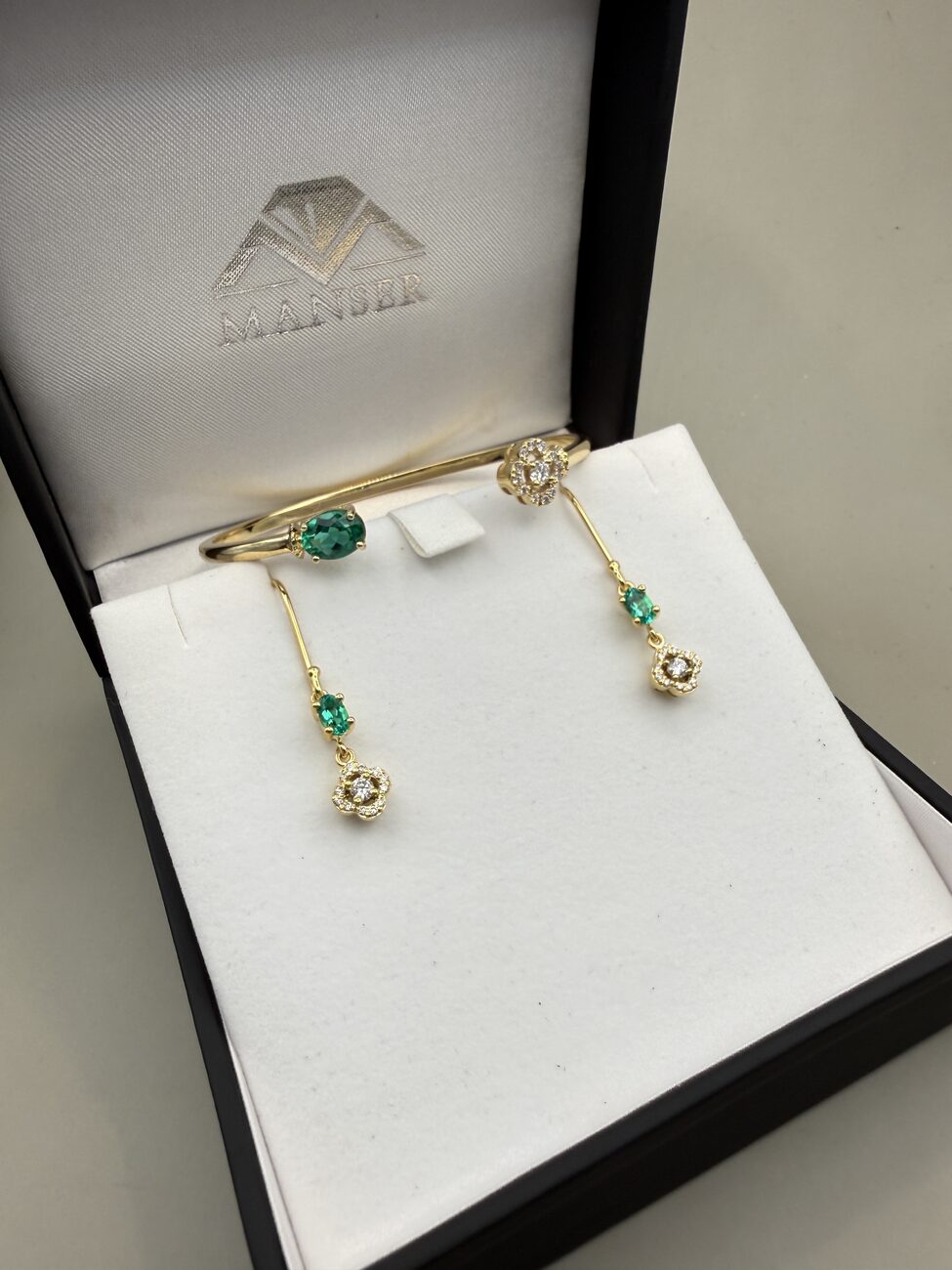Emerald & diamond bangle with earrings